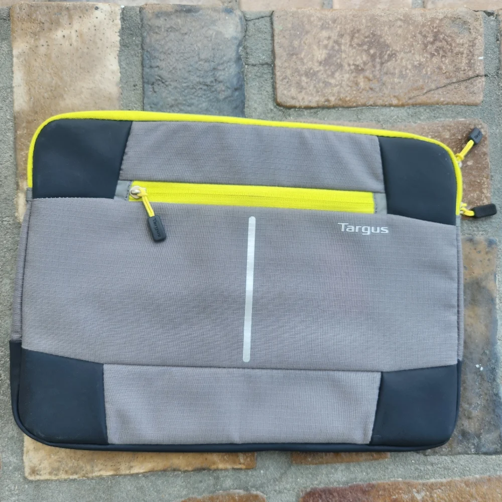 Targus Bex II Laptop Sleeve in Grey & Yellow